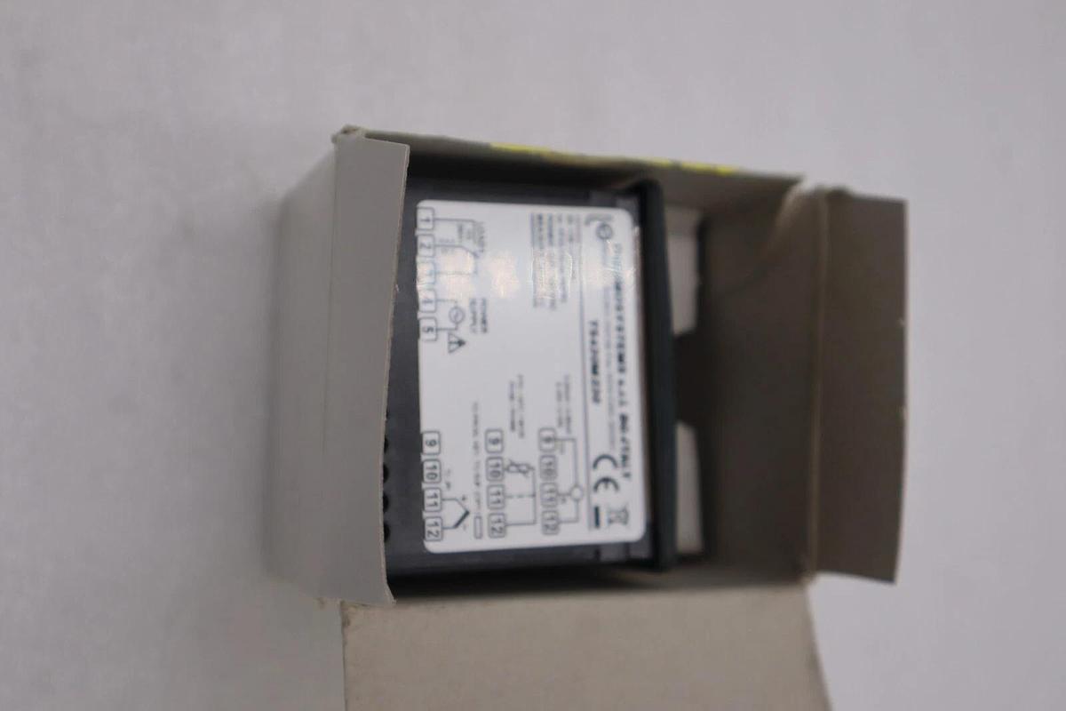 Used NEW TS430-Series Electronic ON/OFF Thermostat Panel Mounting 33x75m STOCK G693A