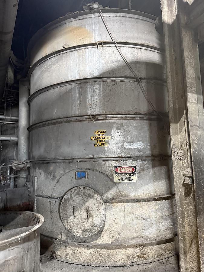 Used 11,500 GALLON 12' DIAMETER X 14' TALL CYLINDER SHAPE TANK 316L STAINLESS STEEL