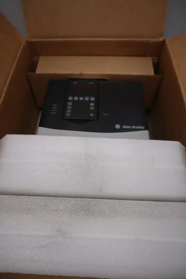 Used Allen Bradley Powerflex 70 20AD022A1AYNANNN 15 HP DRIVE VFD NEW UNIT STOCK 2288D