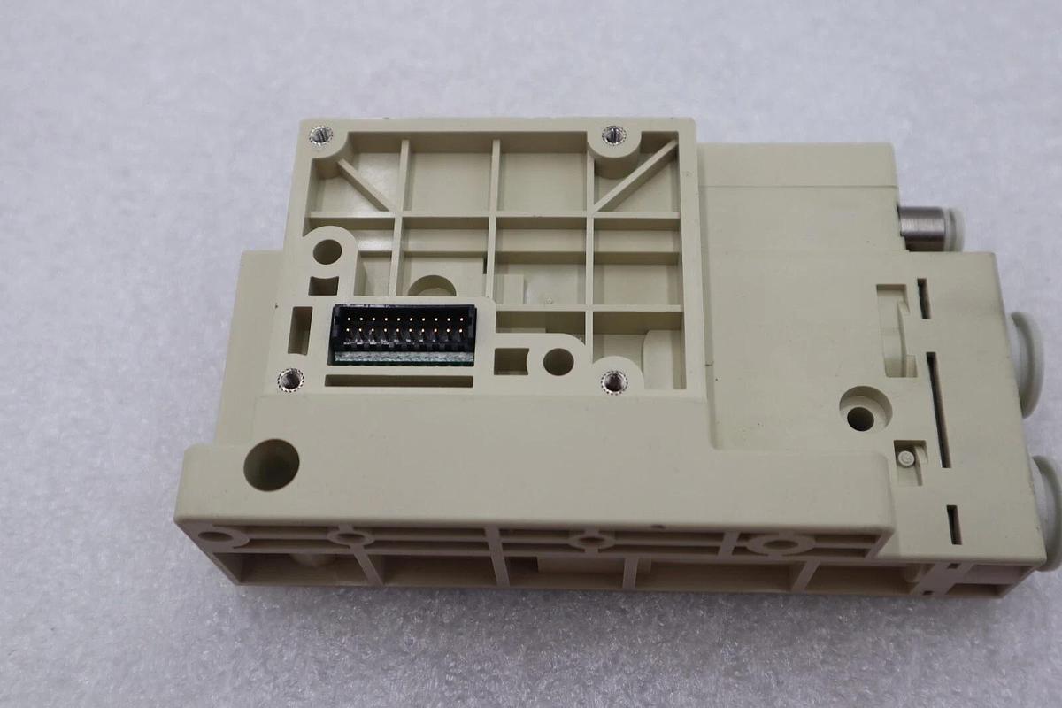 SMC SV3000-51D-10AR-C1-2 MANIFOLD BLOCK NEW OPEN BOX STOCK K-2426