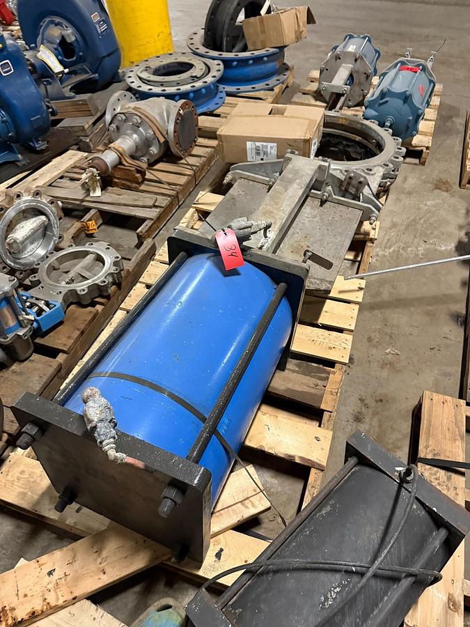 Used 24" Actuated Pnuematic Knife Gate Valve 316SS
