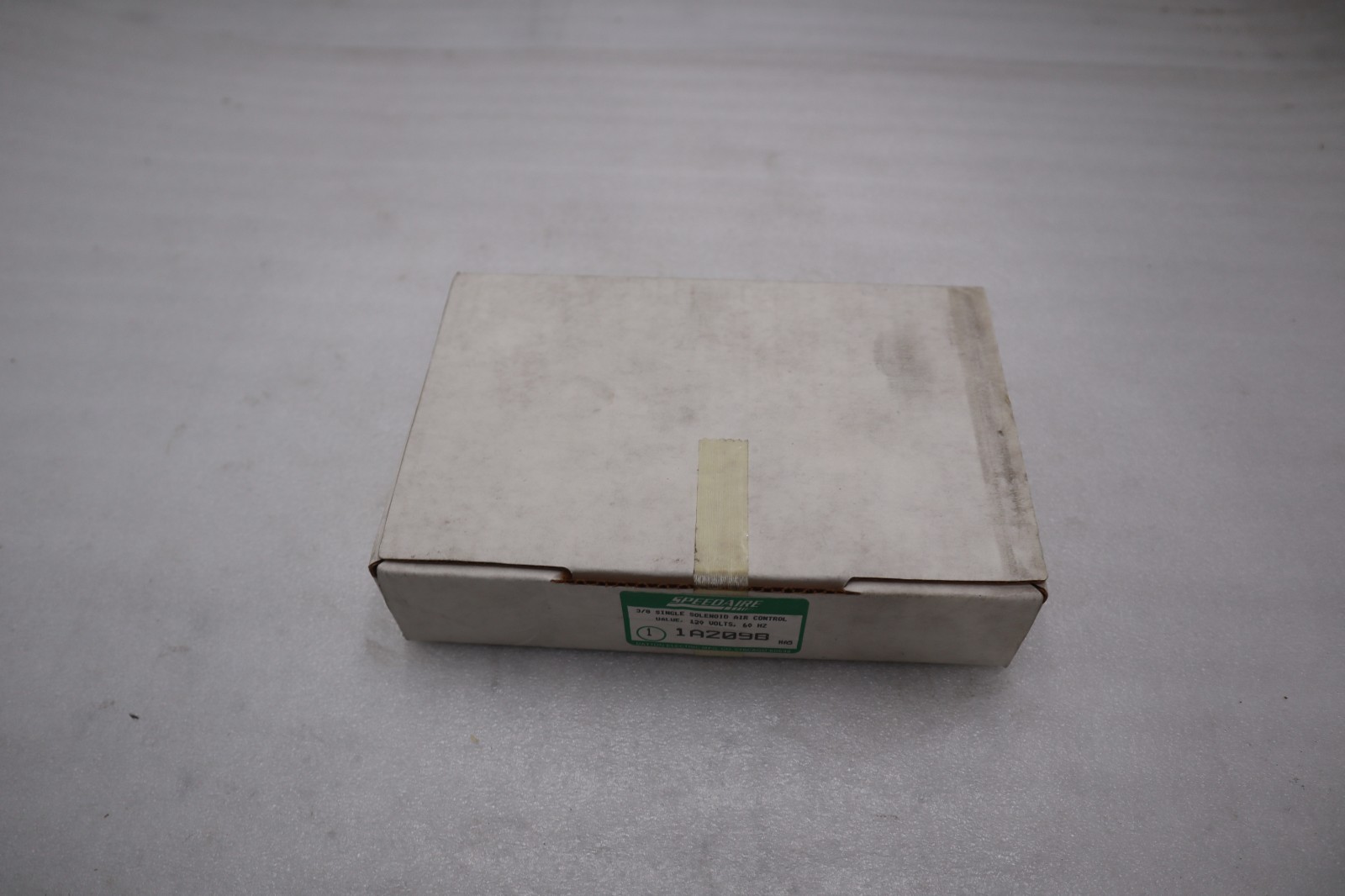 GRAINGER SPEEDAIRE MODEL 1A209B SINGLE SOLENOID AIR CONTROL VALVE NEW STOCK 6050