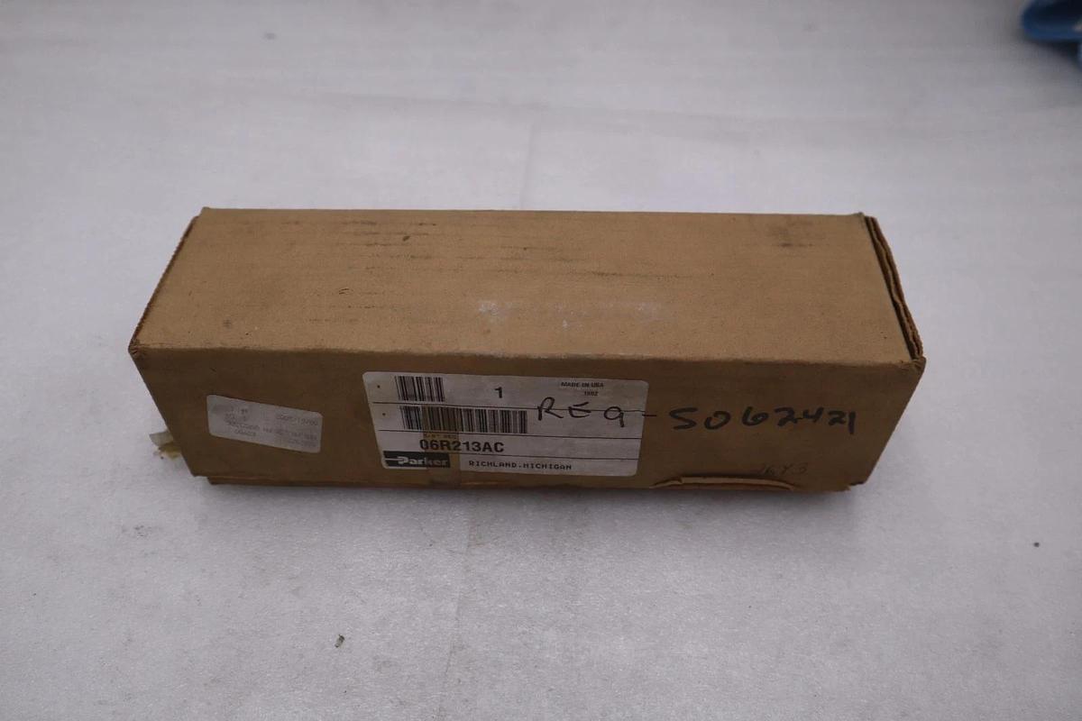 NEW OPEN BOX Parker 06R213AC Regulator Valve STOCK GF174A
