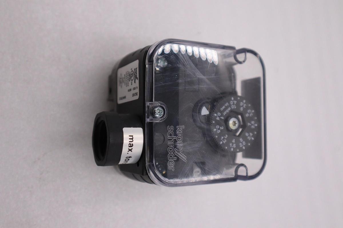 Used Krom Schroder DG10T Pressure Switch 0.4-4.0 IN WC 1.0-10 BAR STOCK H428A