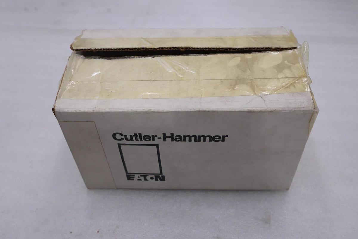 NEW OPEN BOX Cutler Hammer 10250H5301 Pushbutton Station NEMA 1 STK GF756A