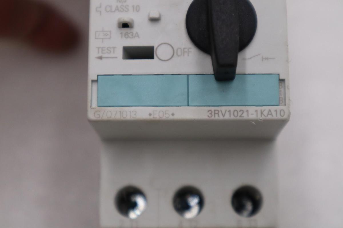 Used SIEMENS 3RV1021-1KA10 Motor Protection Circuit Breaker STOCK H1829