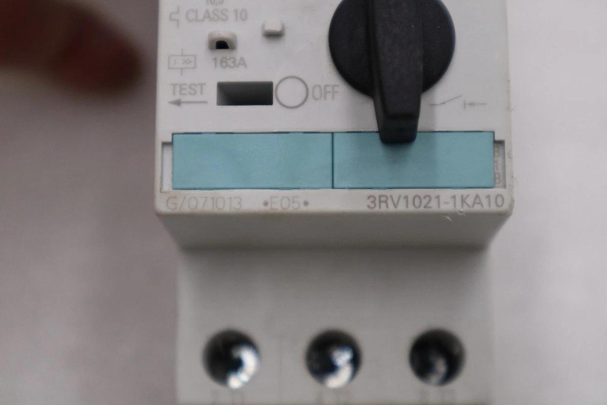 Used SIEMENS 3RV1021-1KA10 Motor Protection Circuit Breaker STOCK H1829