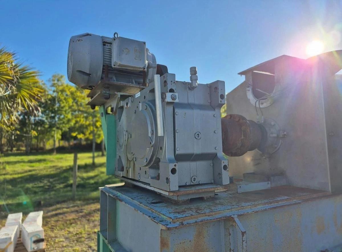 Used VINCENT CORPORATION MODEL VP-16 STAINLESS STEEL SCREW PRESS MANUFACTURED 2019