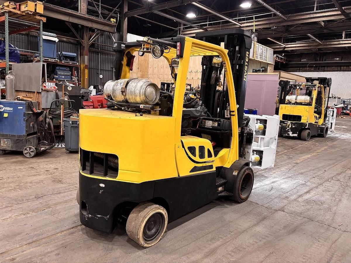 Used 12,000 POUND CAPACITY HYSTER MODEL S120FTPRS 60" CASCADE PAPER ROLL CLAMP