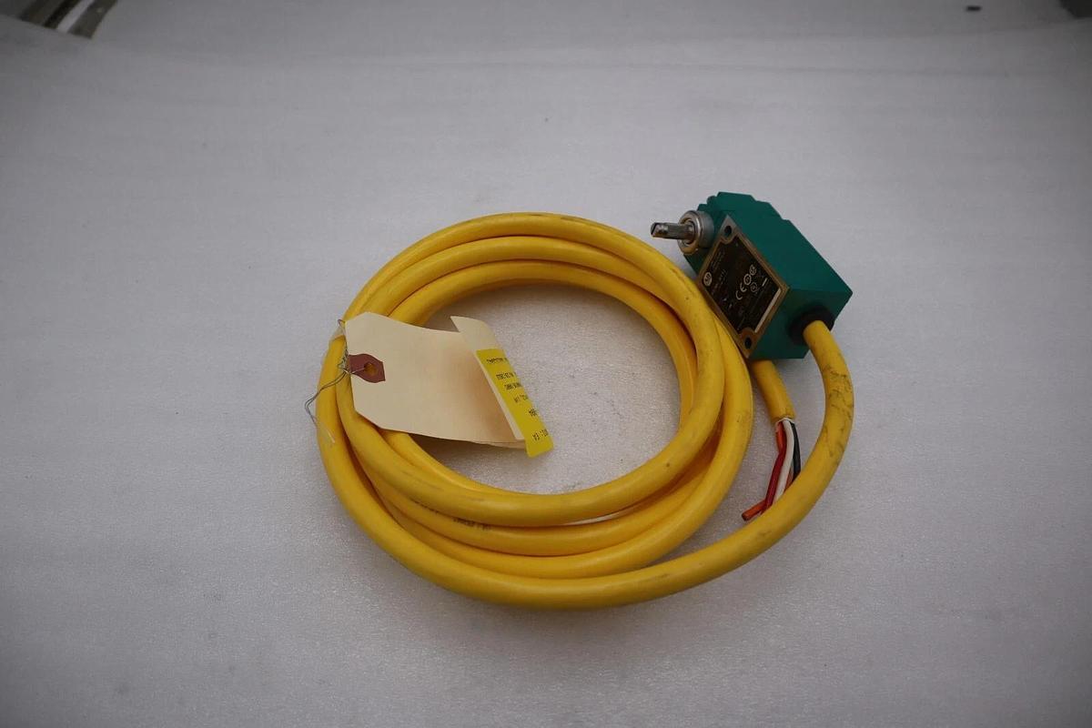 NEW OPEN BOX AB ALLEN BRADLEY 802MC-AY12 LIMIT SWITCH STOCK G774