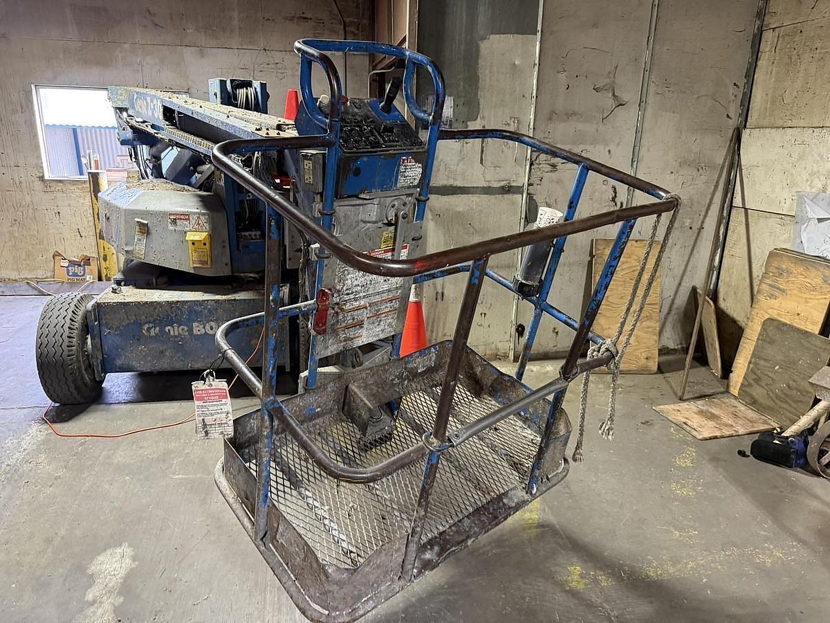 Used GENIE BOOM LIFT MODEL Z-30/20 LIFT CAPACITY 500 LBS 1,900 HOURS GOOD WORKING