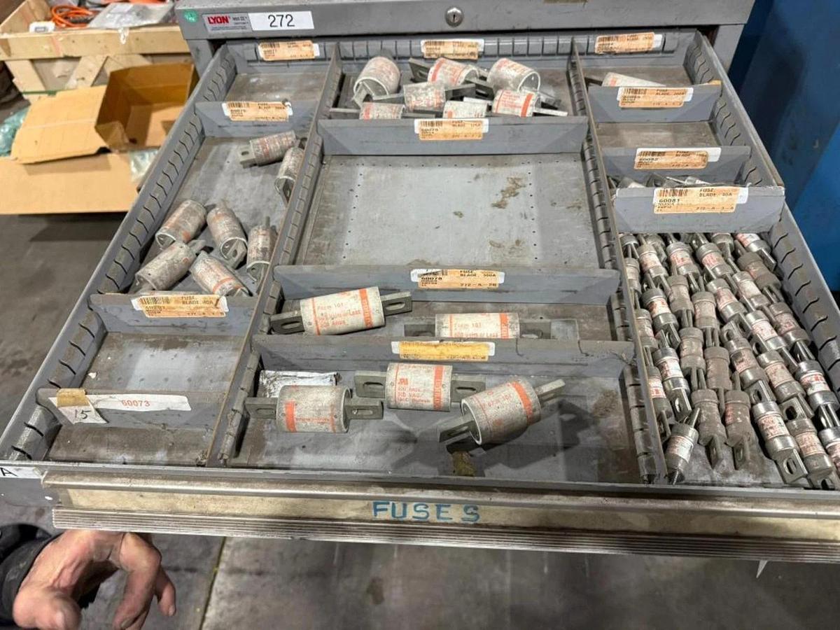 Used LYON 10 DRAWER CABINET MSS II SAFETYLINK 30"X28"X60" (NO CONTENTS)