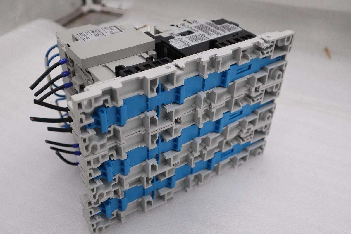 Used ALLEN BRADLEY 140M-D8E-C10 CIRCUIT BREAKER WITH 100-C30*00 CONTACTOR #4822-A