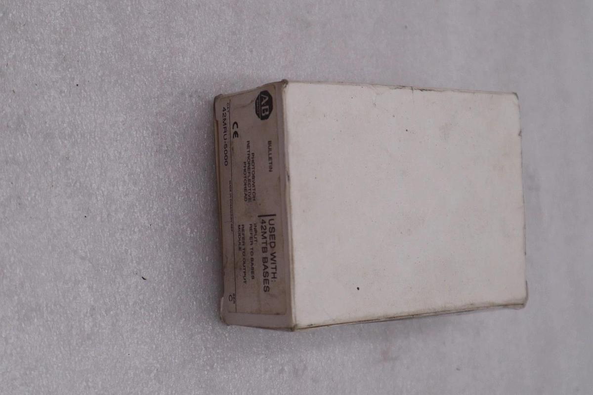 Used ALLEN BRADLEY 42MRU-5000 / 42MRU5000 PHOTOSWITCH RETROREFLECTIVE NEW IN BOX