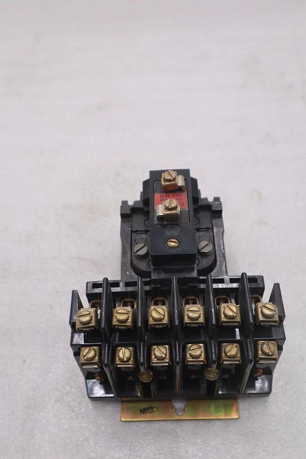 NEW OPEN BOX ALLEN-BRADLEY CONTROL RELAY 700-BR600A1 SERIES A STOCK K-3577