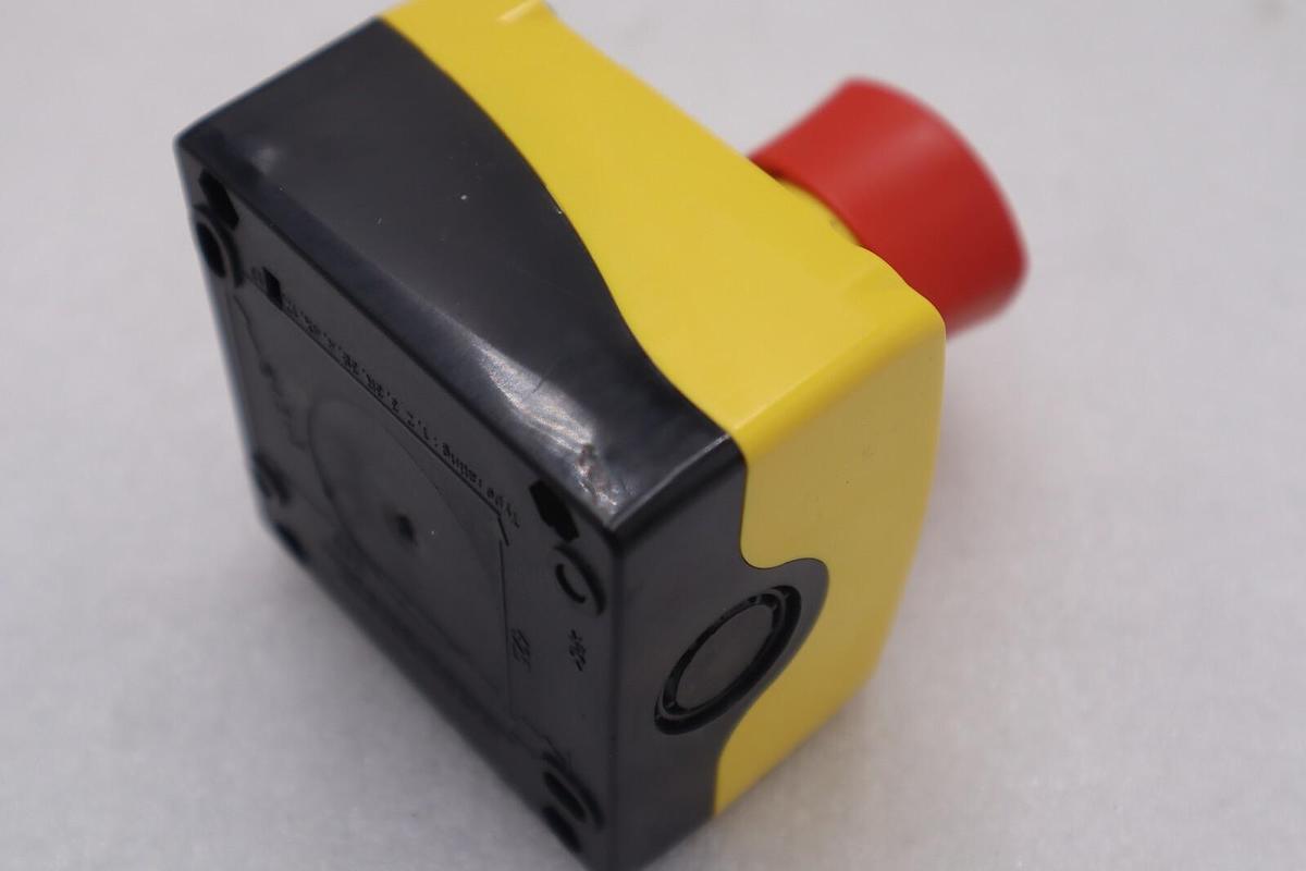 Used BACO CONTROLS LBX17302 / LBX17302 NEW EMERGENCY STOP BUTTON STOCK K-3482