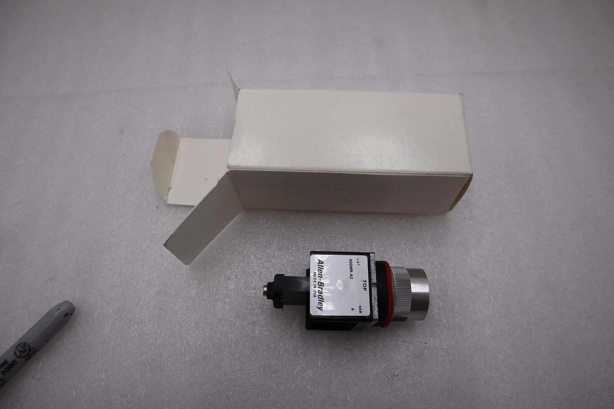 Used NEW ALLEN BRADLEY 800MR-A2 SER. A SMALL ROUND PUSH BUTTON UNIT STOCK H328A
