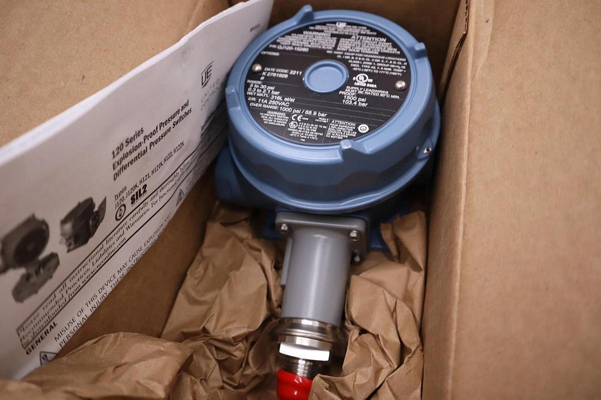 UNITED ELECTRIC Controls QJ120-15280 PRESSURE SWITCH, 5-30 psi, New #2921A
