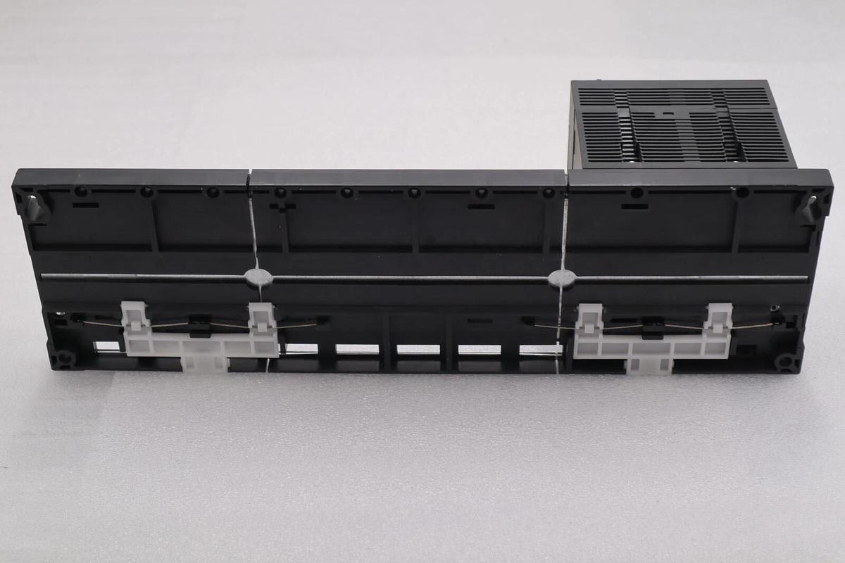 NEW MITSUBISHI A173UHCPU MOTION CONTROLLER W/ A178B-S1 8-SLOT BASE UNIT #L-701