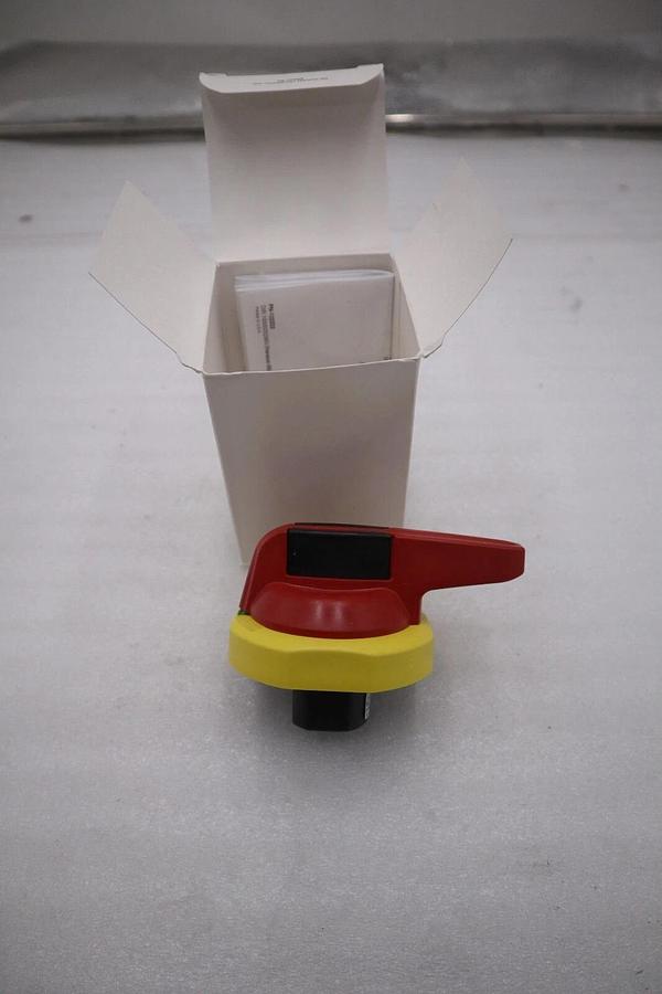 NEW OPEN BOX AB Allen-Bradley 194R-PY Operating Disconnect Handle 194RPY - G233A