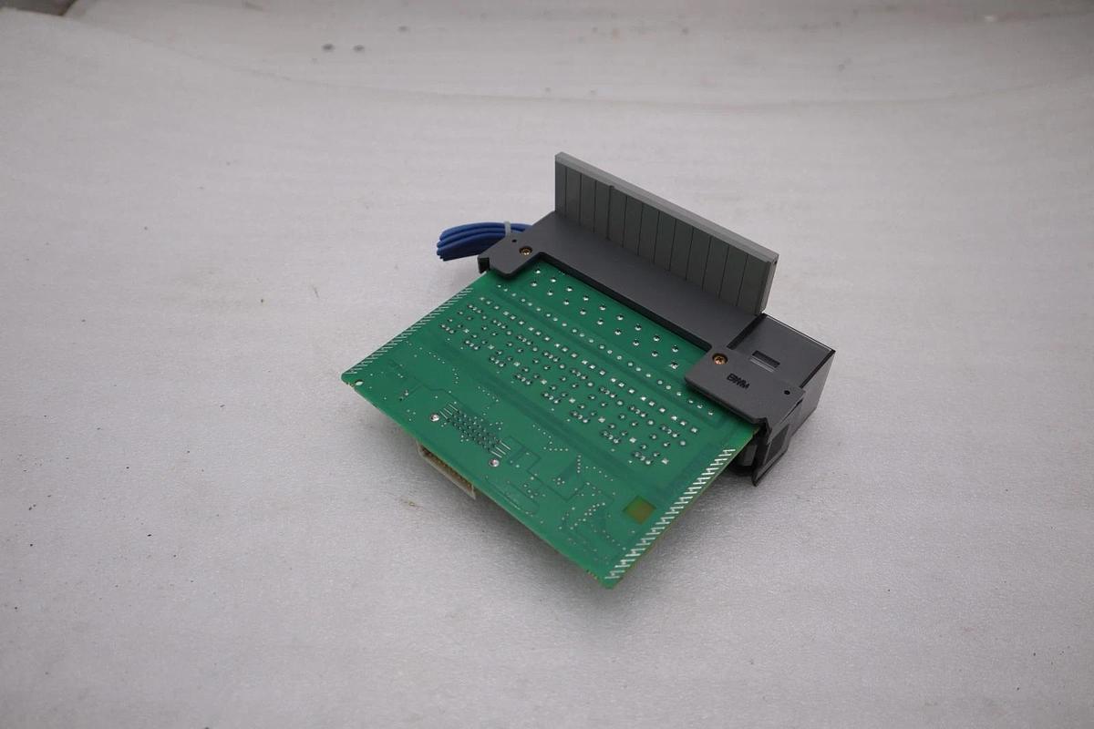 Used ALLEN BRADLEY 1746-OB16 SLC 500 OUTPUT MODULE SERIES D STK 5344A