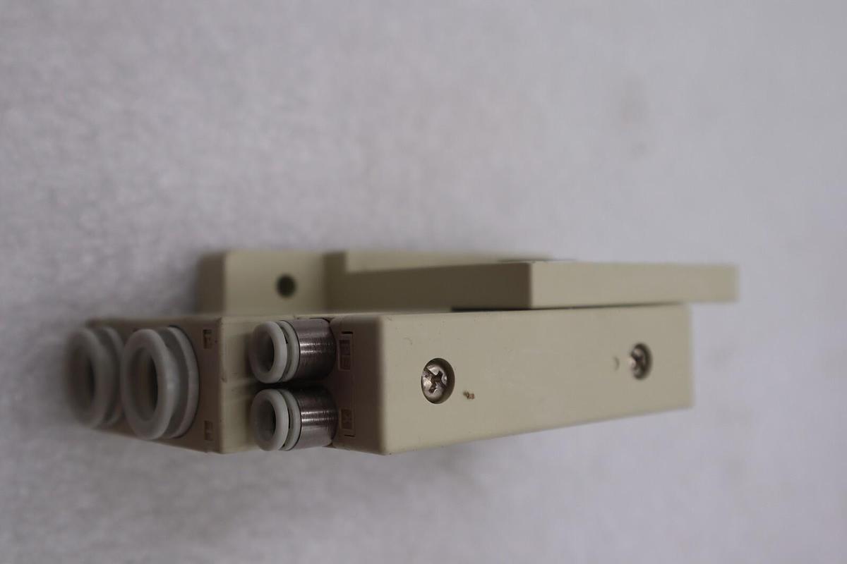 Used SMC SV3000-51D-10AR-C1-2 MANIFOLD BLOCK NEW OPEN BOX STOCK K-2426