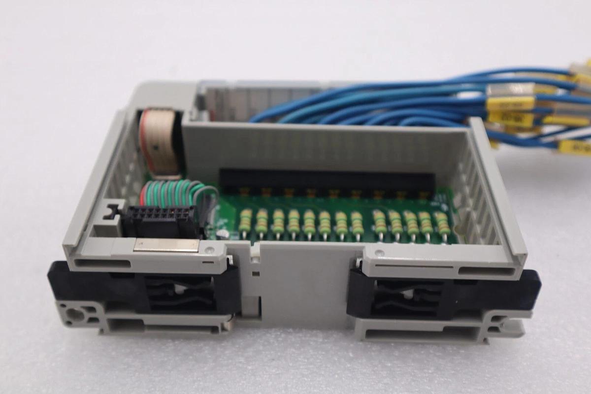 Used ALLEN-BRADLEY 1769-IQ16 SERIES A INPUT MODULE 2014 STOCK #L-313C