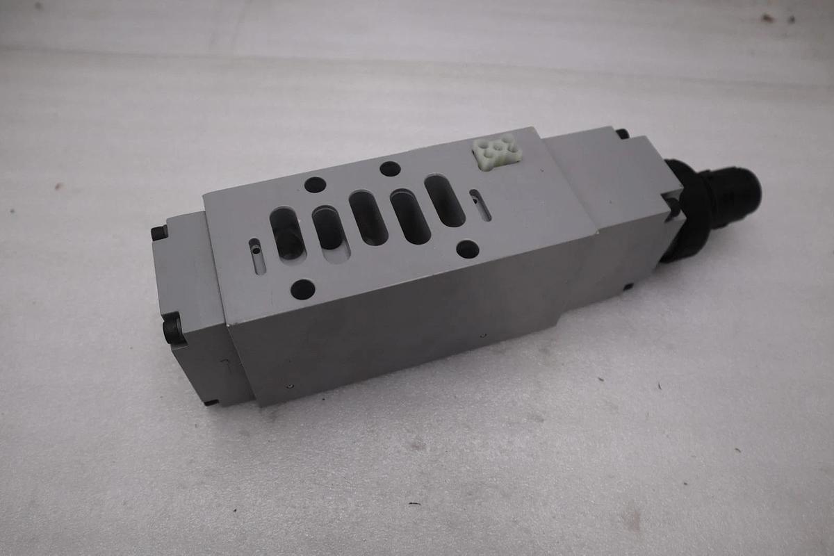PARKERPS 4238250CP H3 IND REGULATOR GAGE/LINE NEW STOCK GF-718A