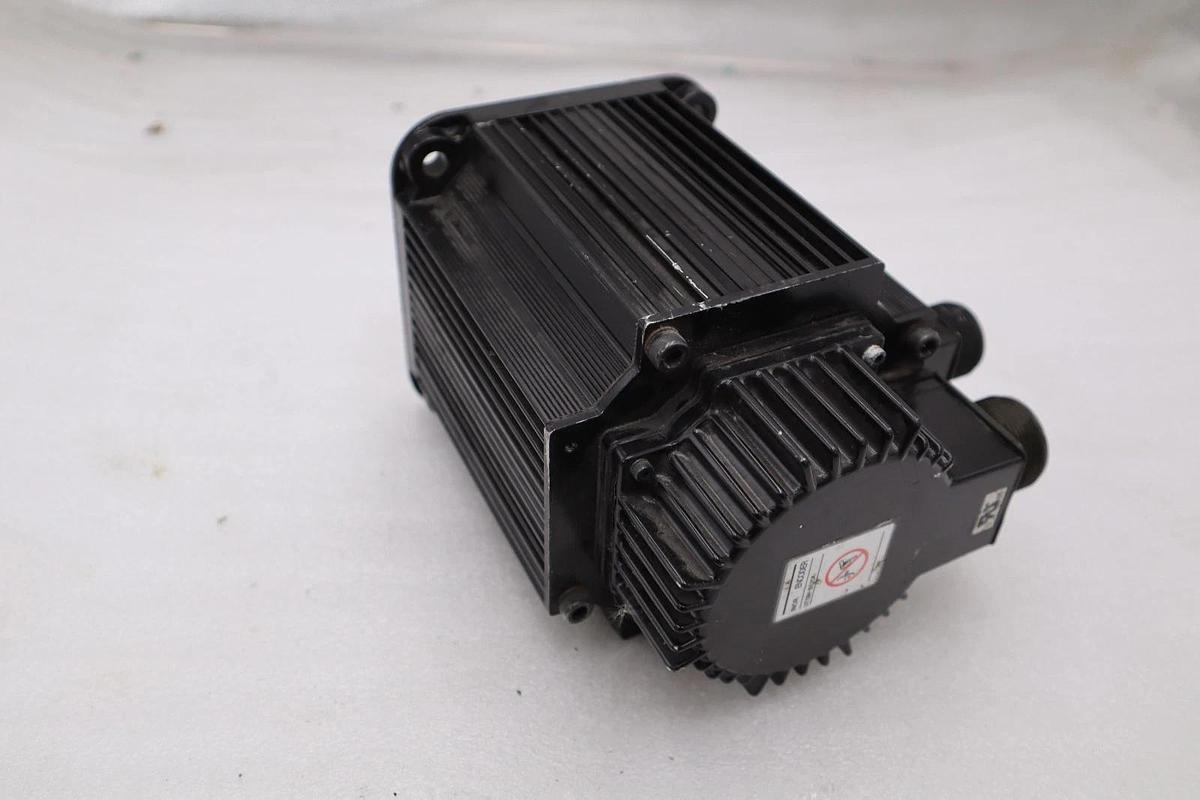 Used YASKAWA SGMGV-13D3A61 AC SERVO MOTOR SGMGV13D3A61 STOCK H1574