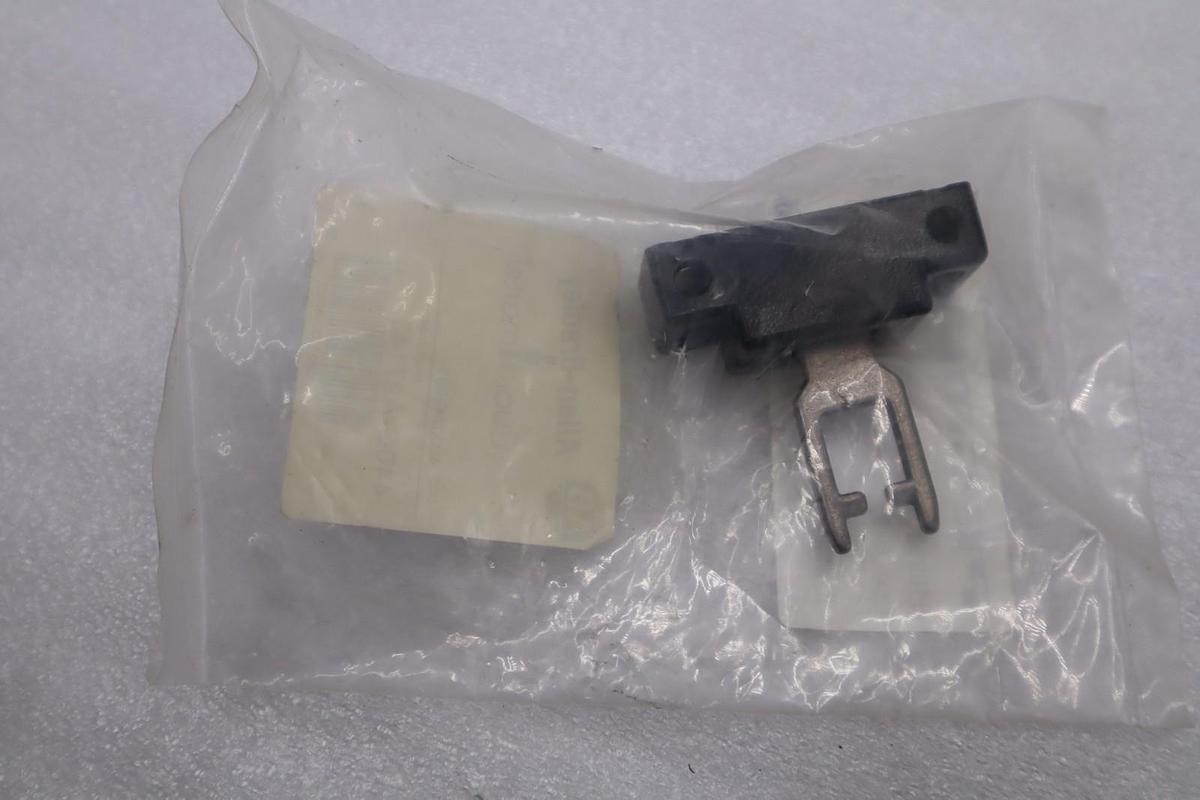 NEW 440G-A27143 Allen-Bradley 440GA27143 Guardmaster Safety Switch AB STK H1532A