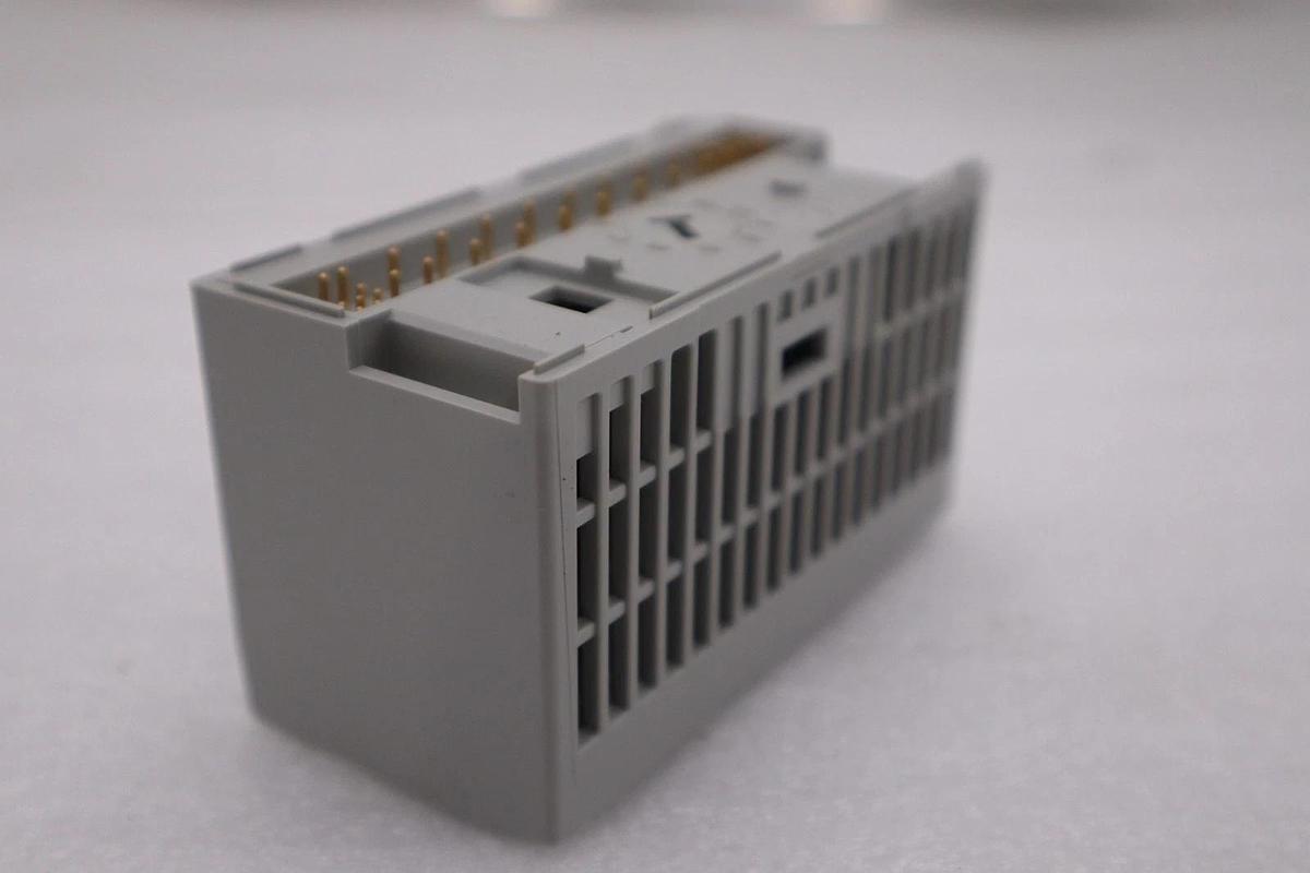 NEW OPEN BOX AB Allen Bradley 1794-OW8 Relay Contact Output Module STK H1245A