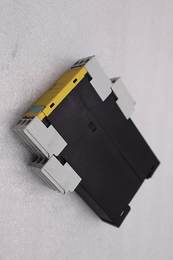 NEW Siemens 3TK2830-1CB30 SAFETY RELAY 3TK28 SERIES 24 V AC/DC STOCK B-1653