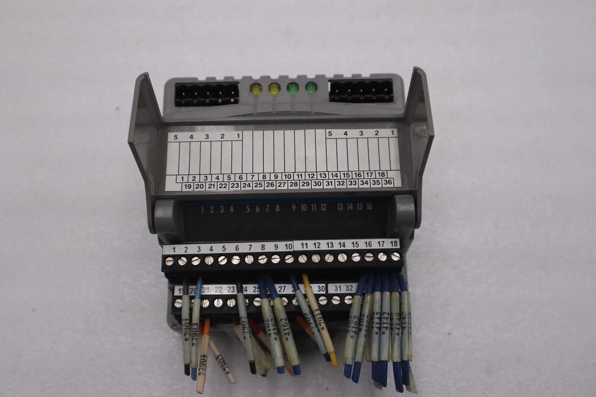 Used GIDDINGS & LEWIS M.1300.7372 R1 Input Module 24VDC SINK/SOURCE STOCK 629-D