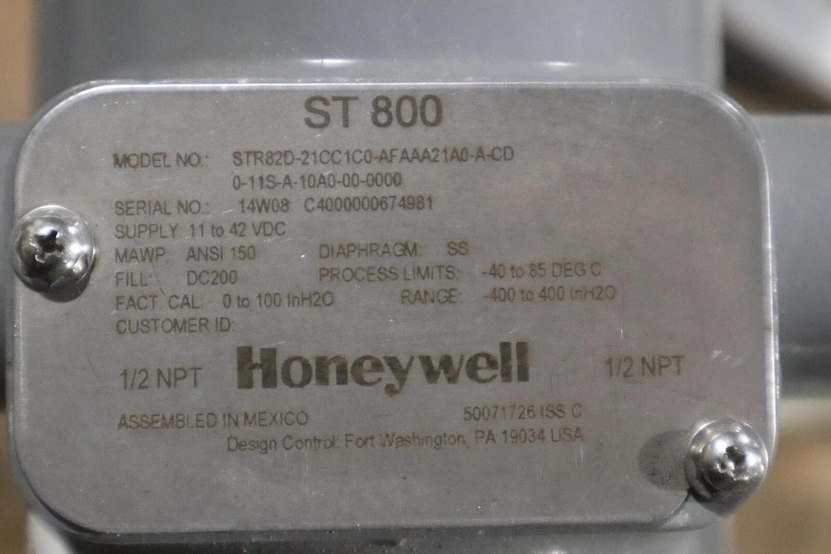 NEW HONEYWELL ST 800 / STR82D-21CC1C0-AFAAA21A0-A-CD TRANSMITTER NEW WITH SENSOR