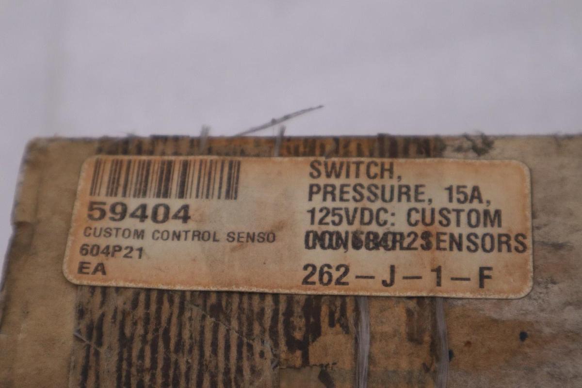 CUSTOM CONTROL SENSORS 604P21 / 604P21 - NEW - STOCK 5667CC