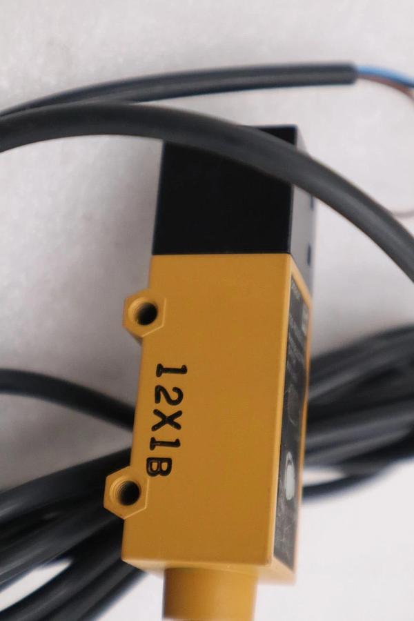 Used NEW NO BOX Omron E3S-RS30E42-30 Photoelectric Switch 12-24v-dc STOCK H1473A
