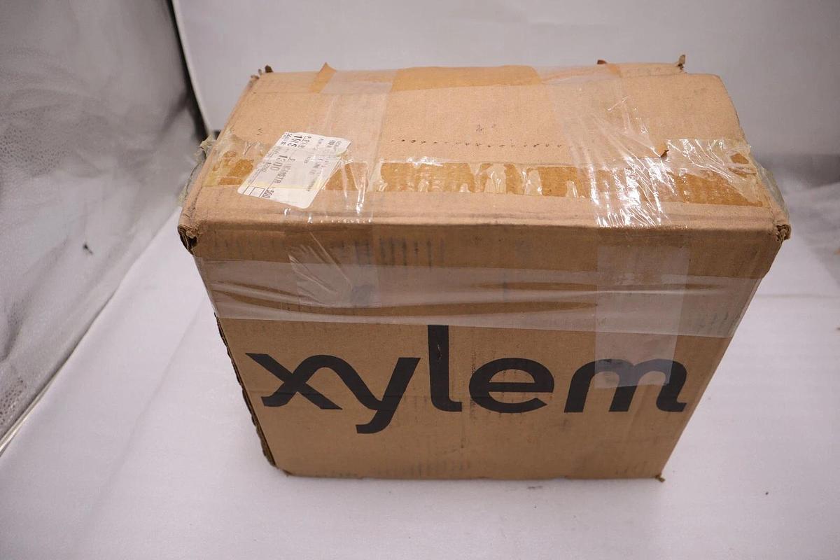 Used NEW IN BOX Xylem Brazepak  BP 400-040/ 569600040001 Plate Heat Exchanger #H967