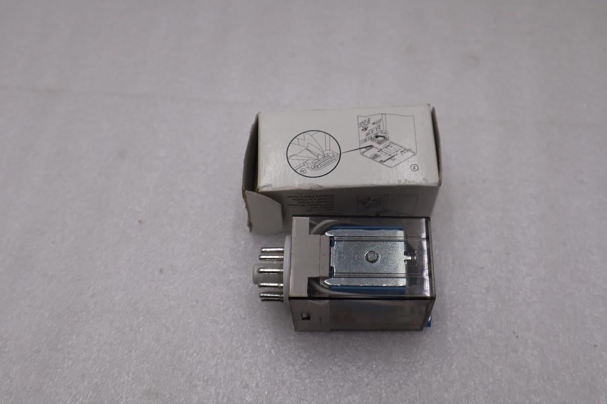 LOT OF 3 - ALLEN BRADLEY 700-HA33Z24-3 SERIES D RELAY STOCK H330