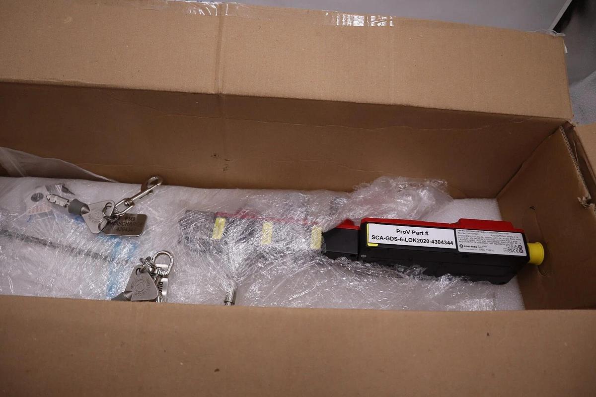 Used FORTRESS INTERLOCKS ITM-00576061 PART NO1S6R4SKR12LR411L00B0WNT04697F200 #803C