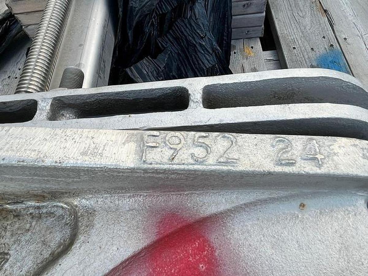 Used 24" EMERSON CLARKSON MANUAL STAINLESS STEEL KNIFE GATE VALVE (NEW SPARE)