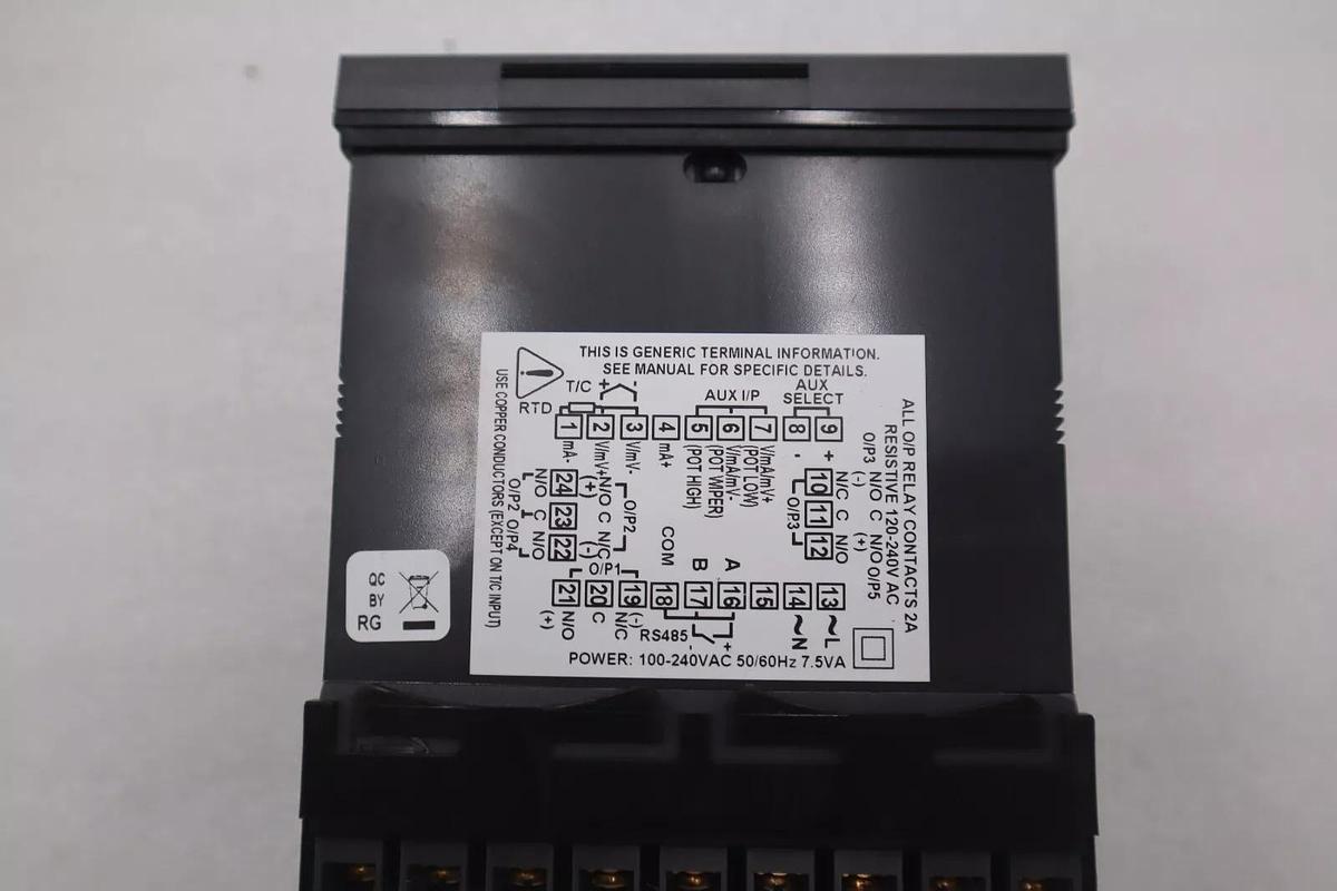 HONEYWELL UDC170 211101000 / DC1702-1-1-1-0-1-0-0-0 TEMPERATURE CONTROL UDC1700