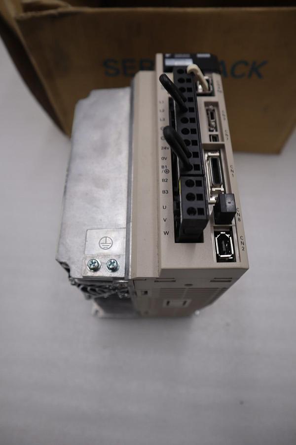 Used YASKAWA ELECTRIC SGDV-5R4D11A002000 SERVO DRIVE NEW IN BOX STOCK H134