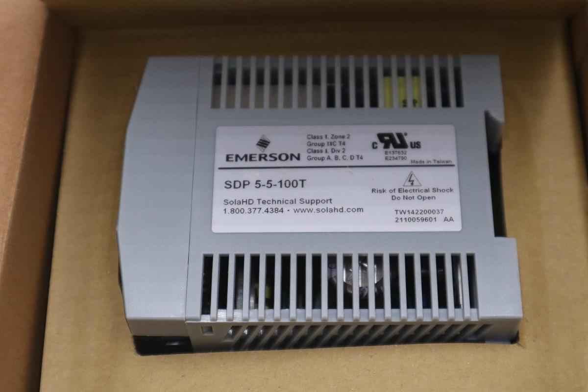 Used NEW EMERSON SOLA SDP 5-5-100T POWER SUPPLY SDP55100T STOCK 859B