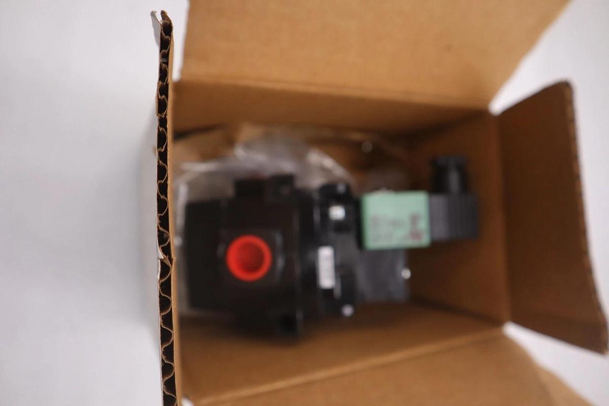 NEW IN BOX ASCO 28400051-120/60 / 2840005112060 VALVE 3/2 NC 1/2NPT STOCK G534