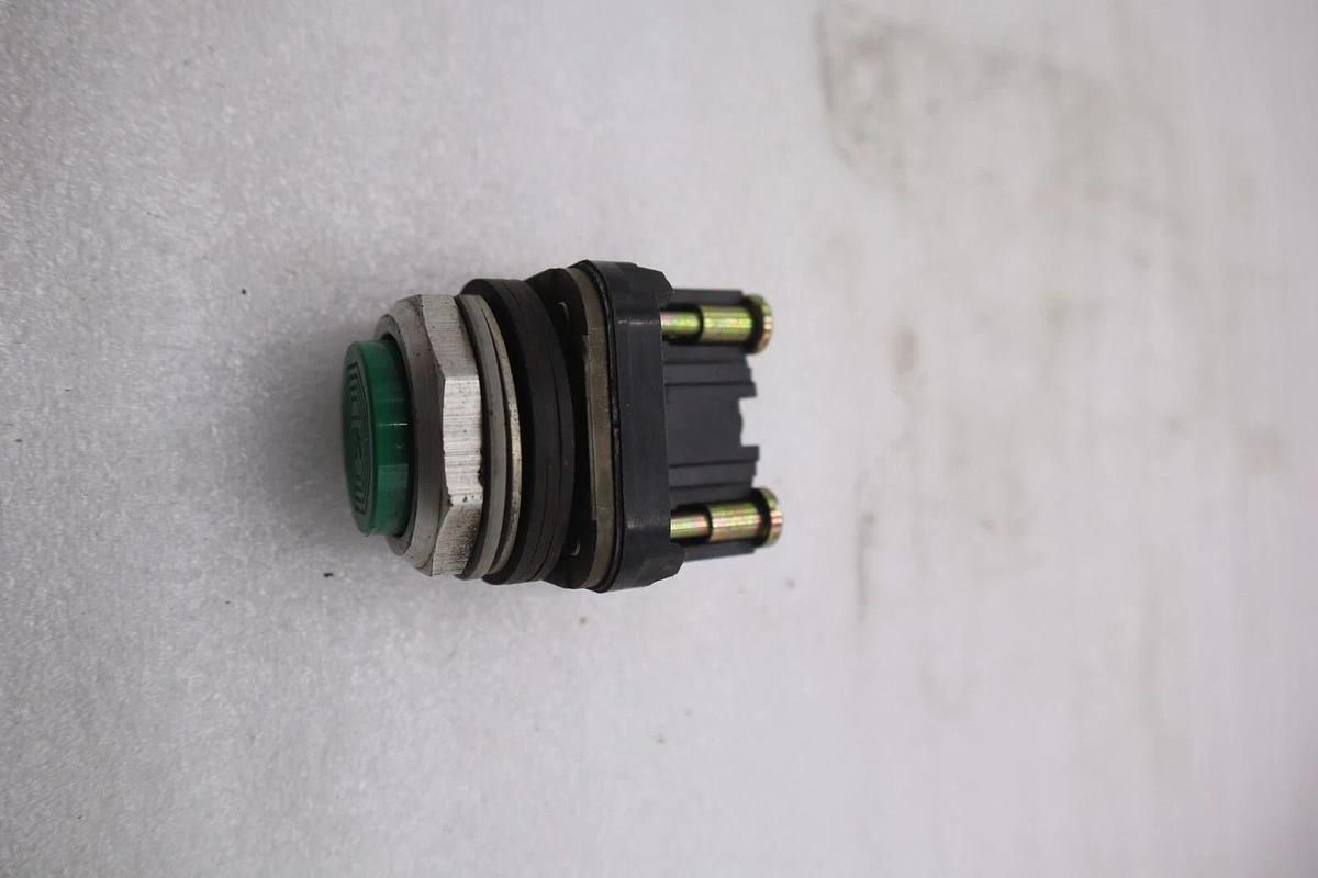 ALLEN BRADLEY 800T-A /T GREEN BUTTON CONTACT BLOCK STOCK #K-3701