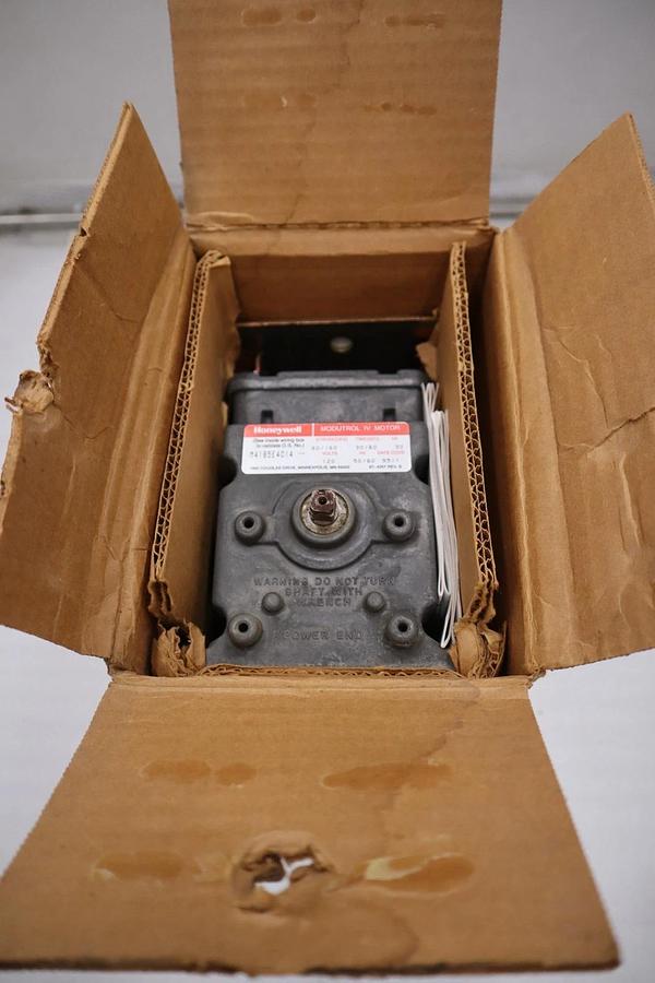 Used Honeywell M4185E4014 Damper Actuator Modutrol IV NEW IN BOX STOCK GF-142
