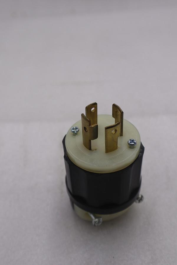 Used New OPEN BOX Leviton 2731 Locking Grounding Plug 20A 480V 3P 4W STOCK K-3371
