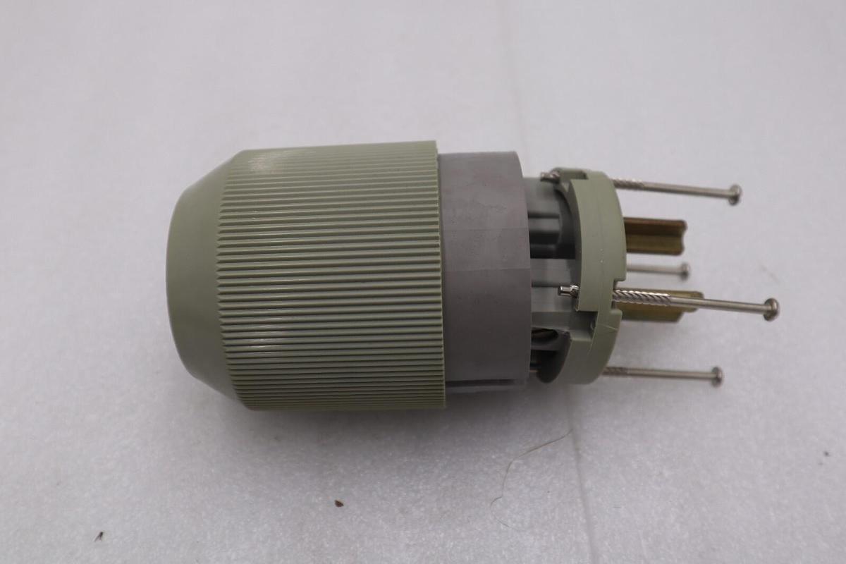 Used NEW OPEN BOX Bryant 9530NP Straight Blade Plug STOCK K-3134