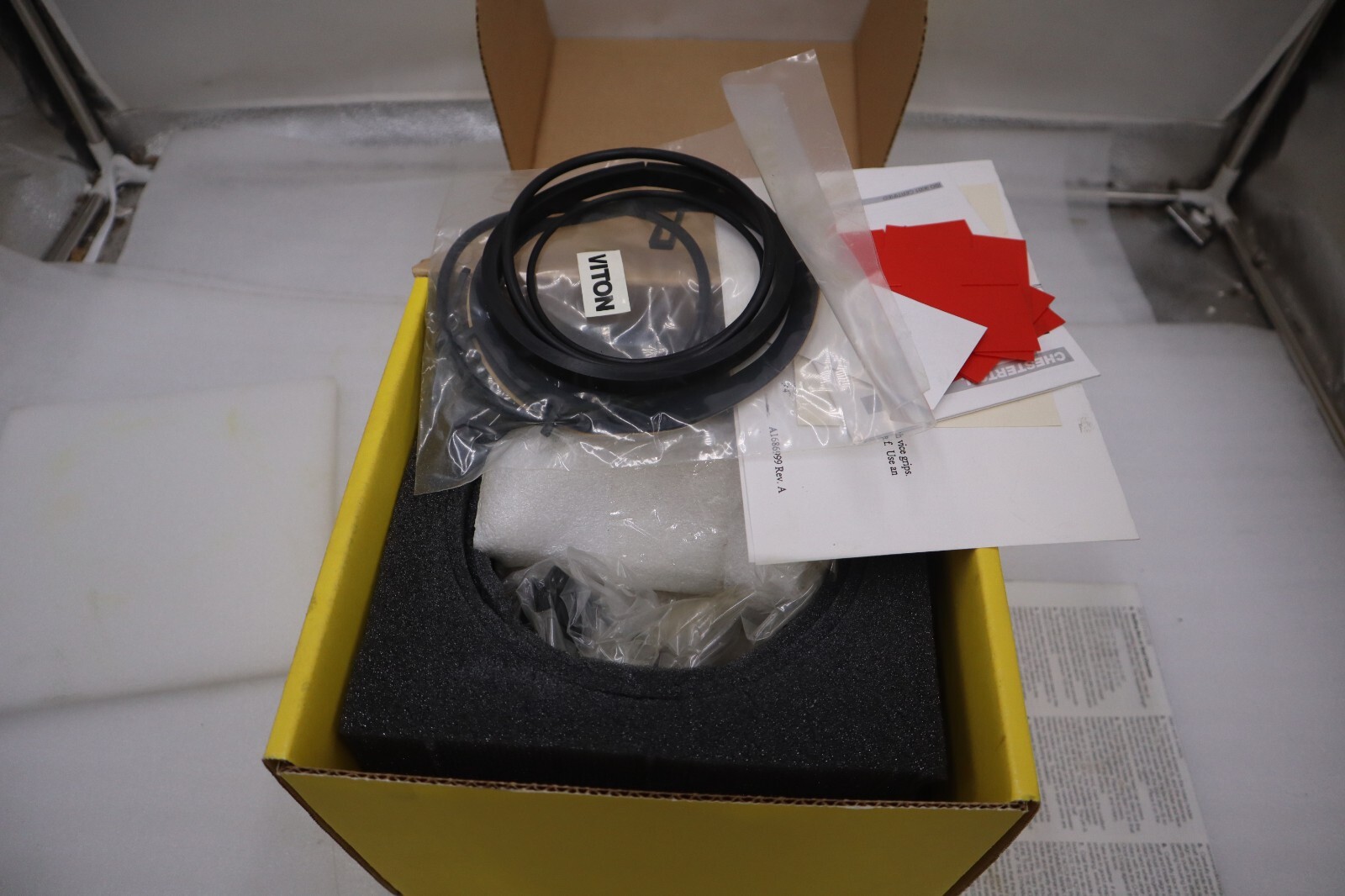 NEW IN BOX CHESTERTON 221 High Performance Split Seal Spare Kit  STOCK 2947B