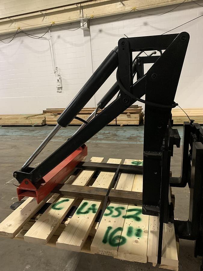 Used LONGREACH FORKLIFT ATTACHMENT CLASS II WITH HYDRAULIC CLAMPING 0CNC040W36001